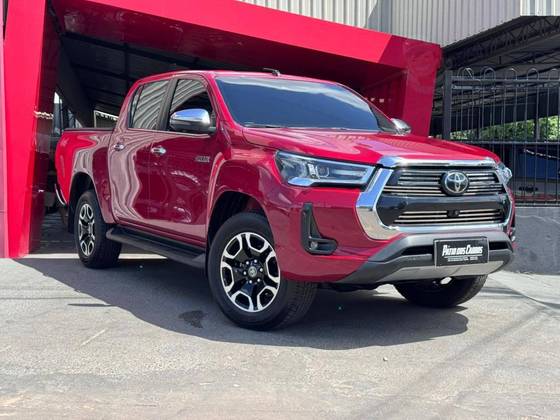 TOYOTA HILUX 2.8 D-4D TURBO DIESEL CD SRX 4X4 AUTOMÁTICO